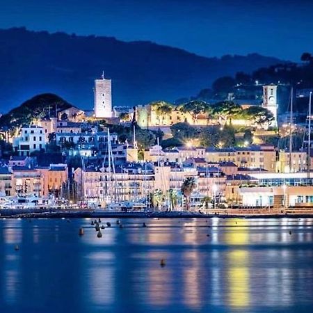 Cannes Old Port, Seafront & Seaview, Yacht Show Port 외부 사진